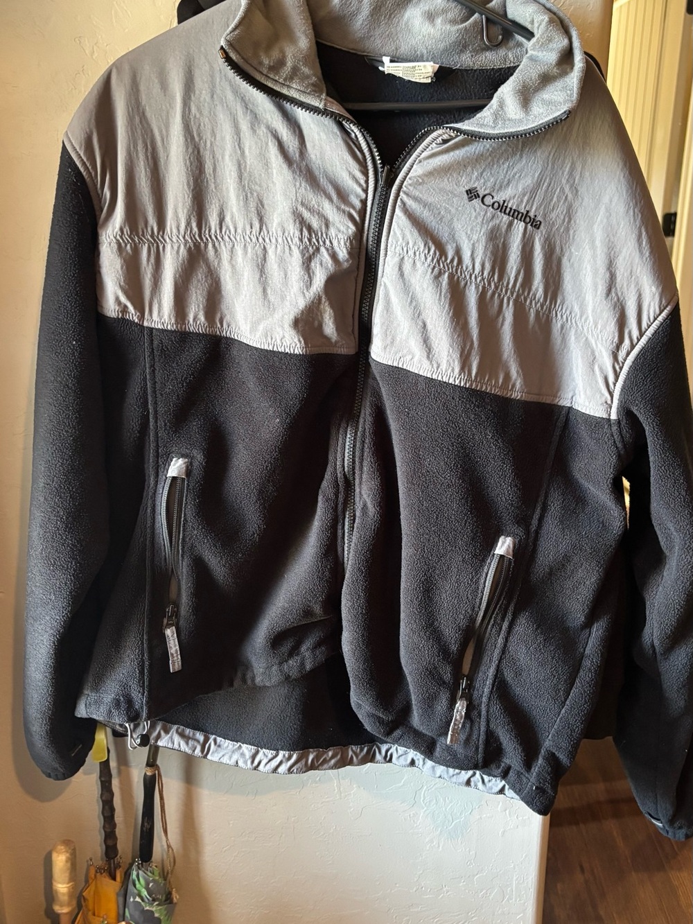 Pre-owned Columbia Sportswear fleece jacket in men’s XL.